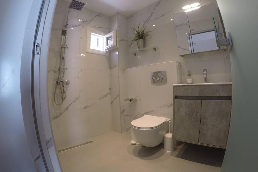 Polychrono New 2 Bedroom Apt. Just By The Sea! 외부 사진