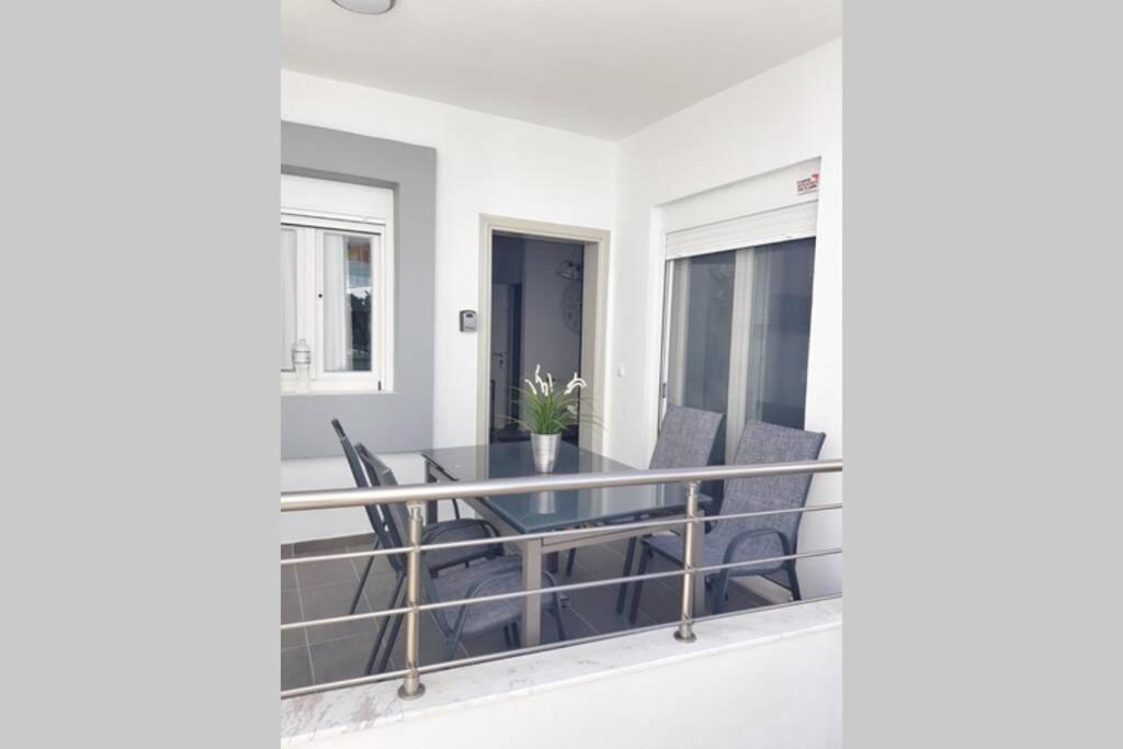 Polychrono New 2 Bedroom Apt. Just By The Sea! 외부 사진