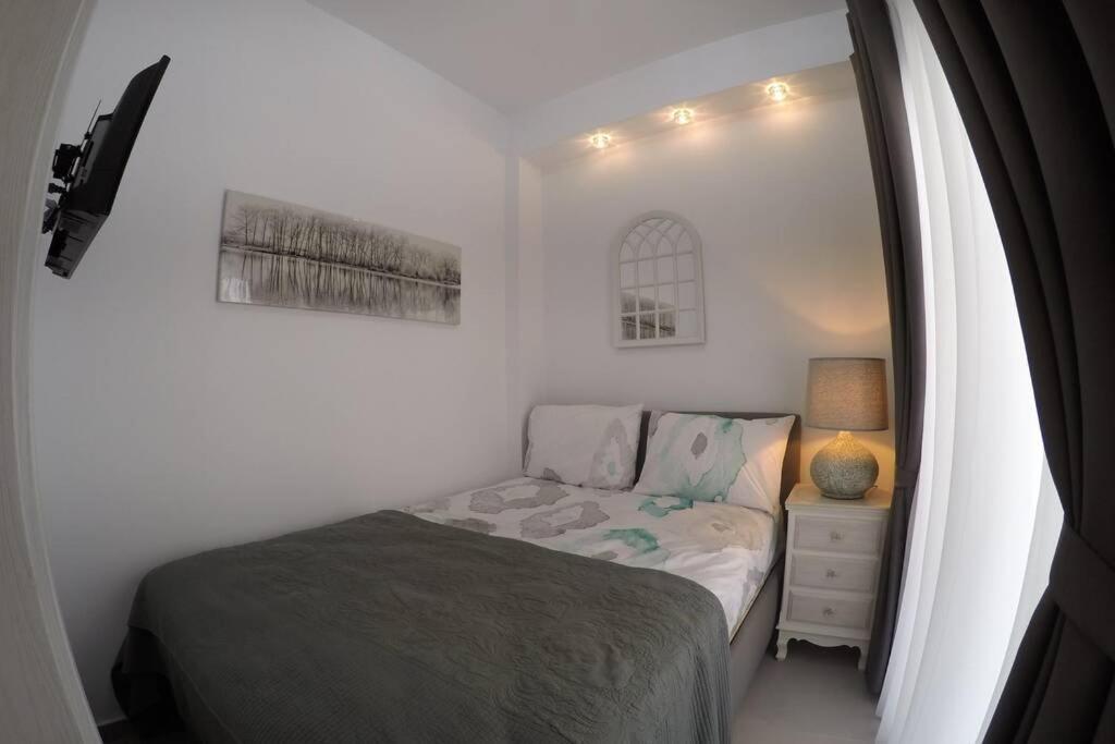 Polychrono New 2 Bedroom Apt. Just By The Sea! 외부 사진
