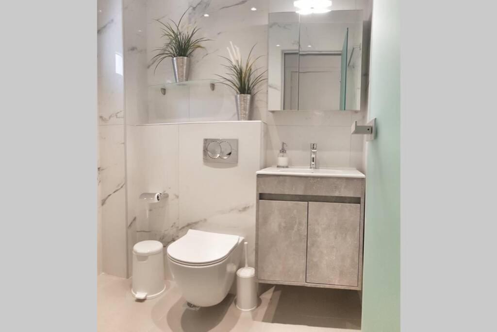 Polychrono New 2 Bedroom Apt. Just By The Sea! 외부 사진