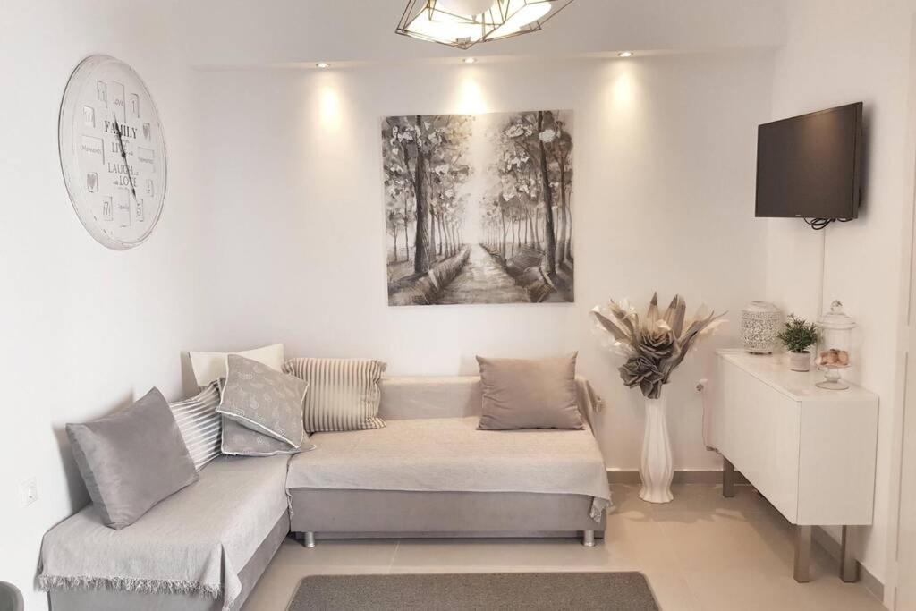 Polychrono New 2 Bedroom Apt. Just By The Sea! 외부 사진
