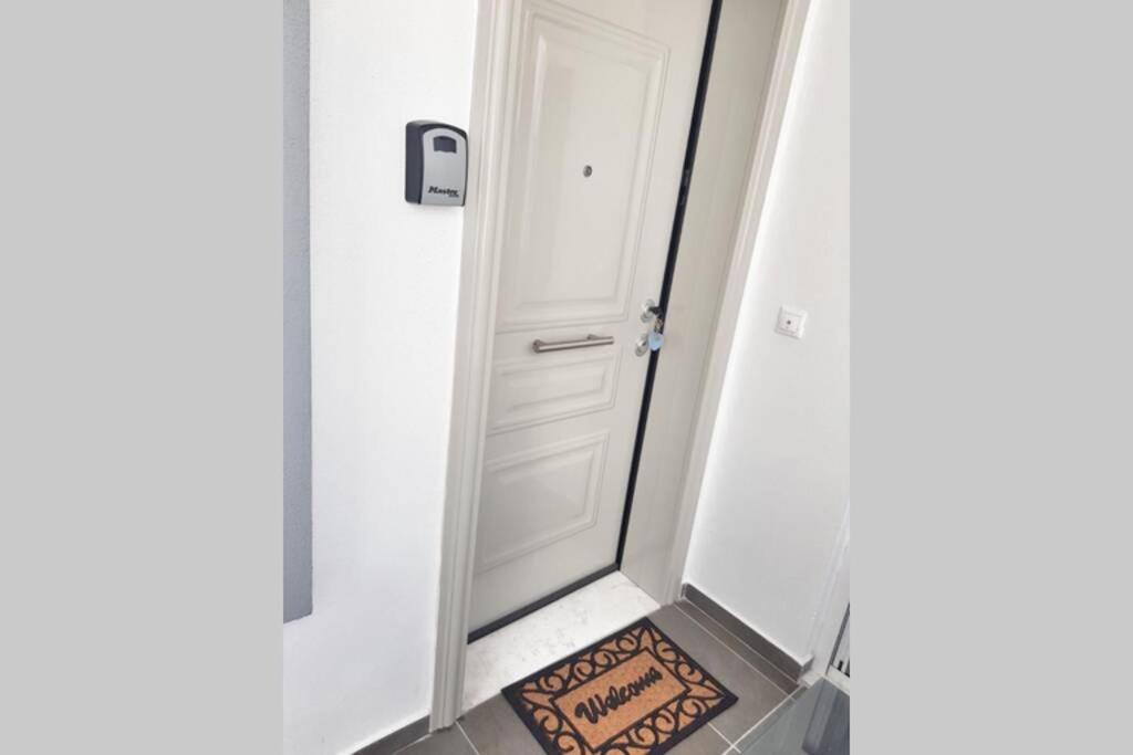 Polychrono New 2 Bedroom Apt. Just By The Sea! 외부 사진